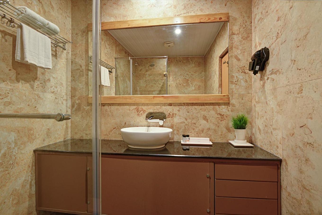 Summit Montana Suites & Spa At Mall Дарджилинг Екстериор снимка